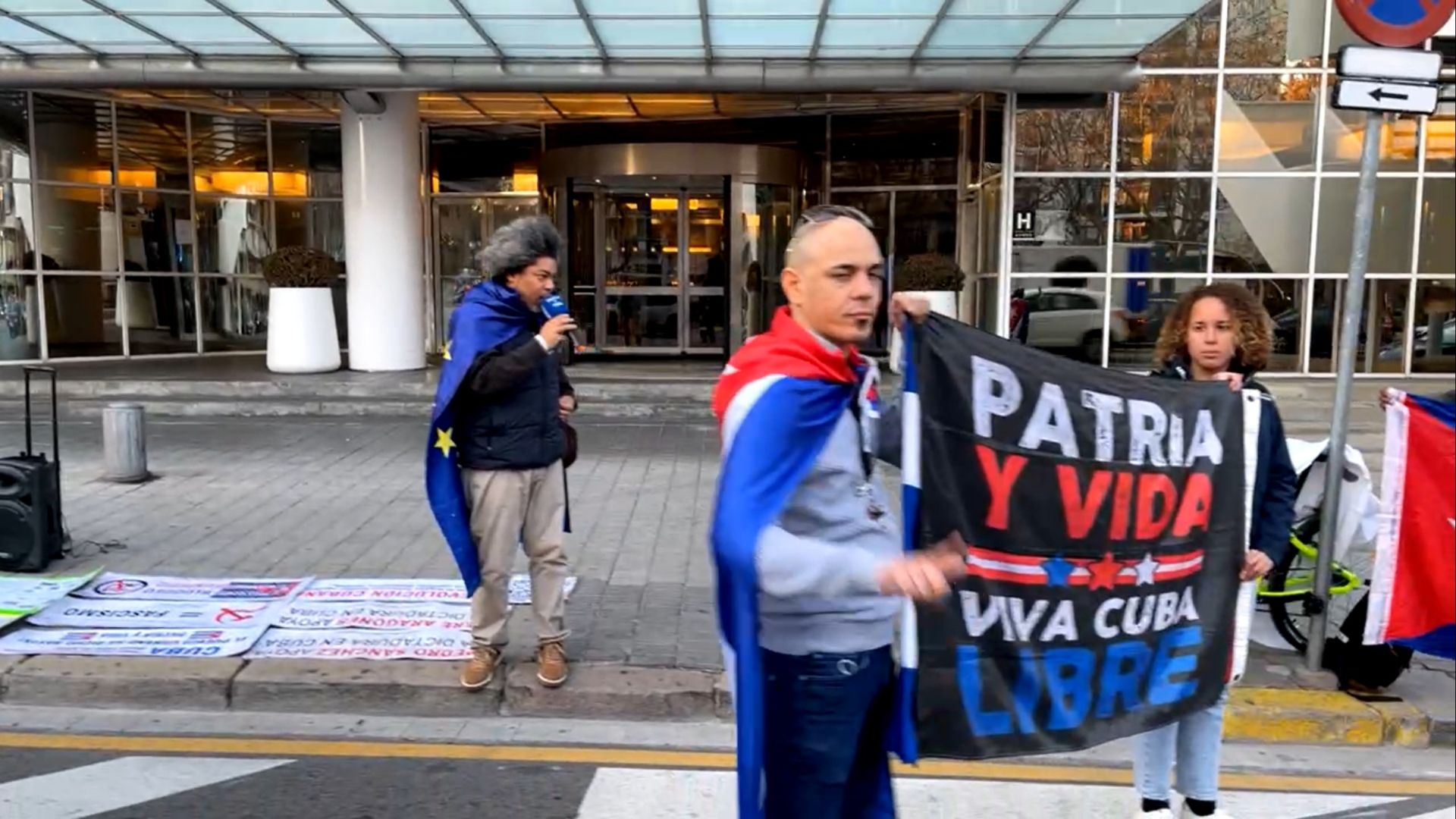 "Apliquen principios éticos y dejen de hacer negocios con una dictadura militar asesina", fue la petición de los cubanos en las oficinas de Meliá el 29 de enero anterior