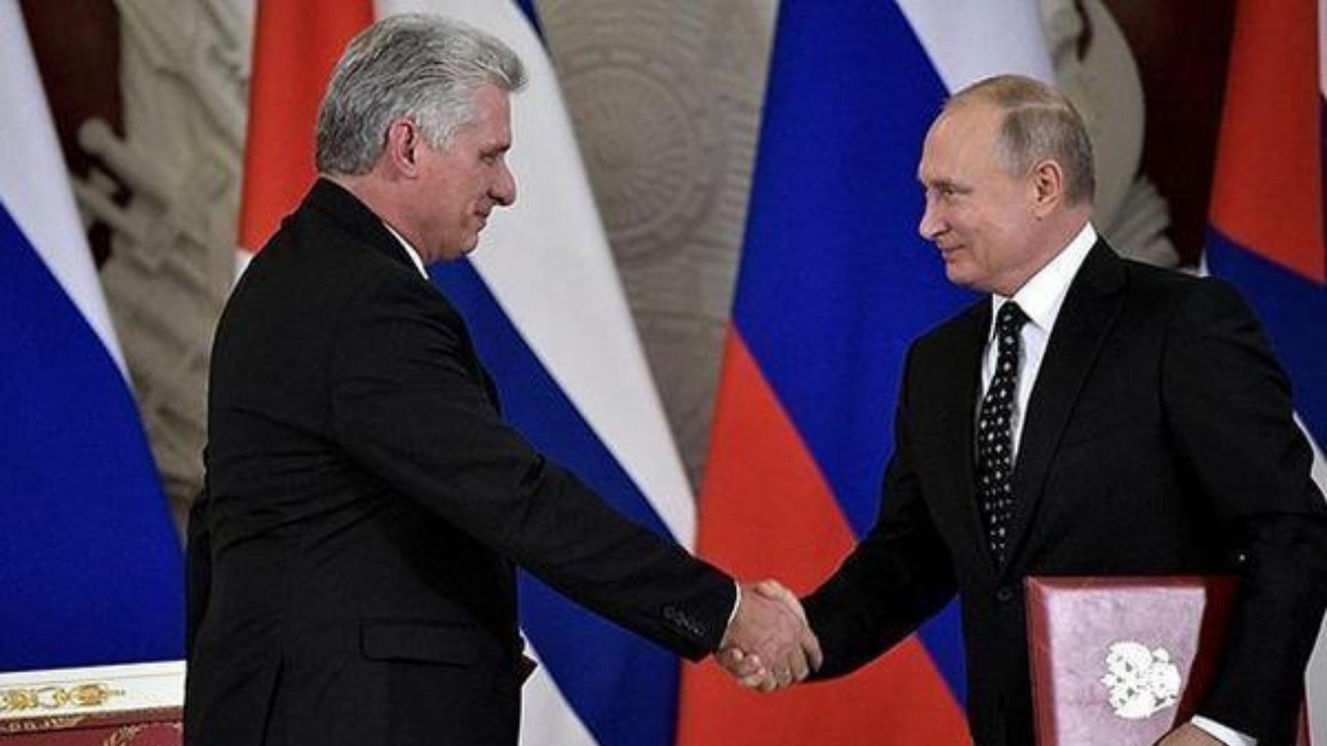 Presidente de Cuba saluda a Vladimir Putin. Foto: Kremlin