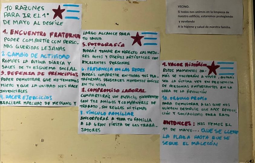 Propaganda a favor del desfile oficialista en edificio familiar. Foto: 14ymedio