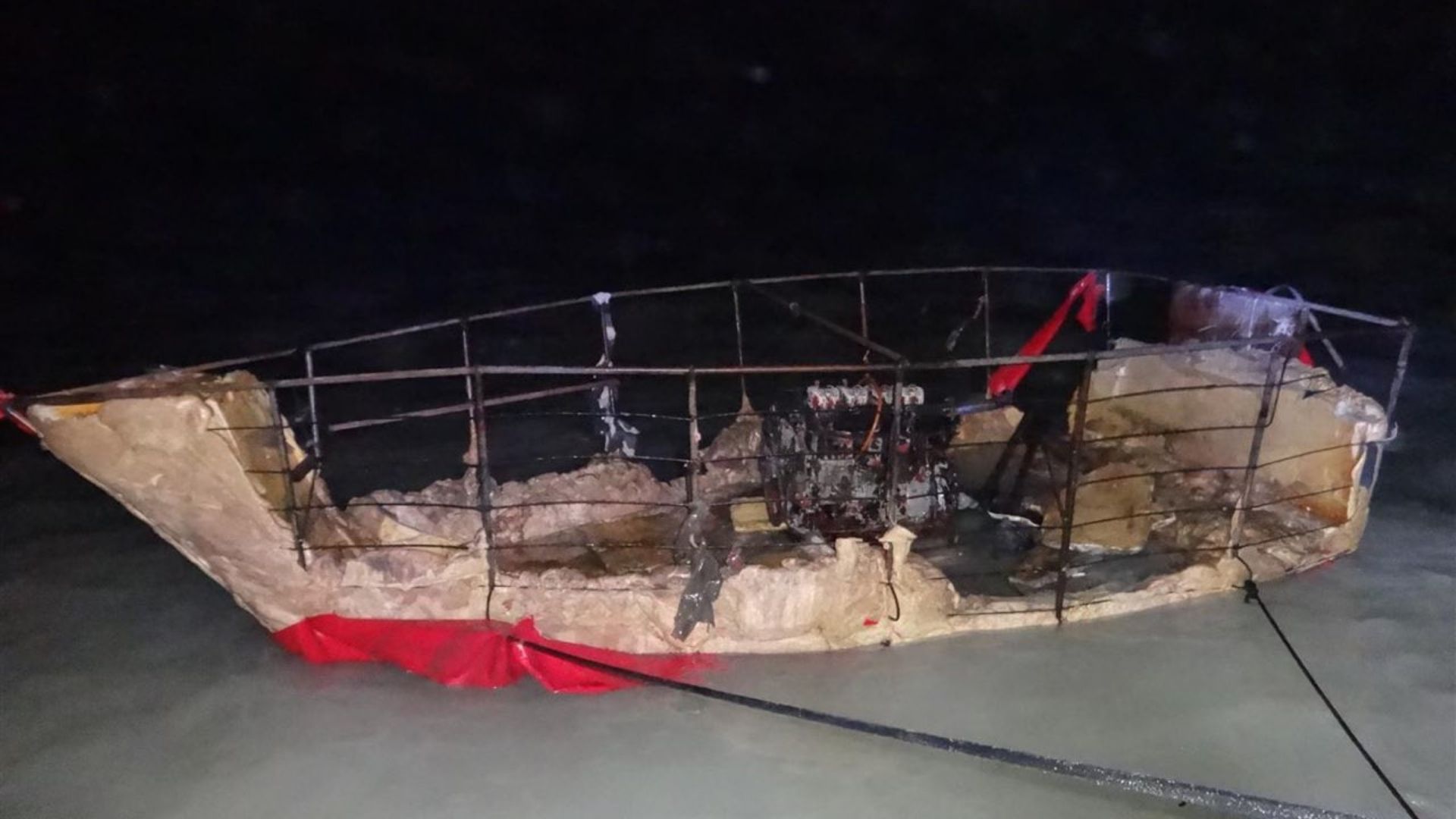 "Durante el allanamiento se encontró a una persona fallecida. Los esfuerzos de búsqueda y rescate aun continúan", agregó Slosar