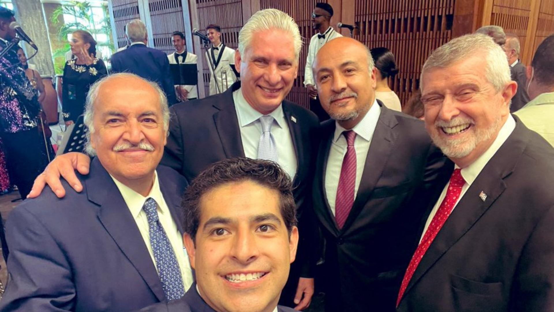 Díaz Canel y funcionarios del gobierno de AMLO en fiesta en Palacio de la Revolución. Foto: Twitter de Martín Borrego Llorente