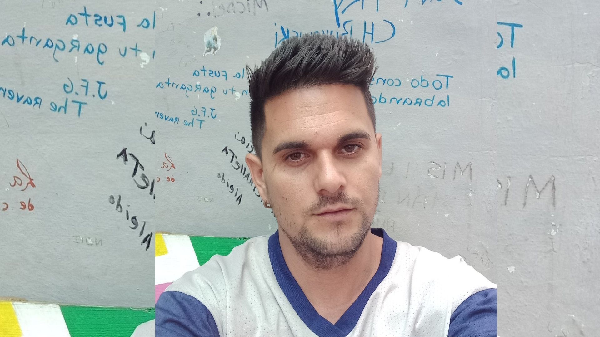 "Me acaban de traer está citación para mañana, un seguroso (agente de la Seguridad del Estado) a la puerta de mi casa", escribió en su Twitter este lunes