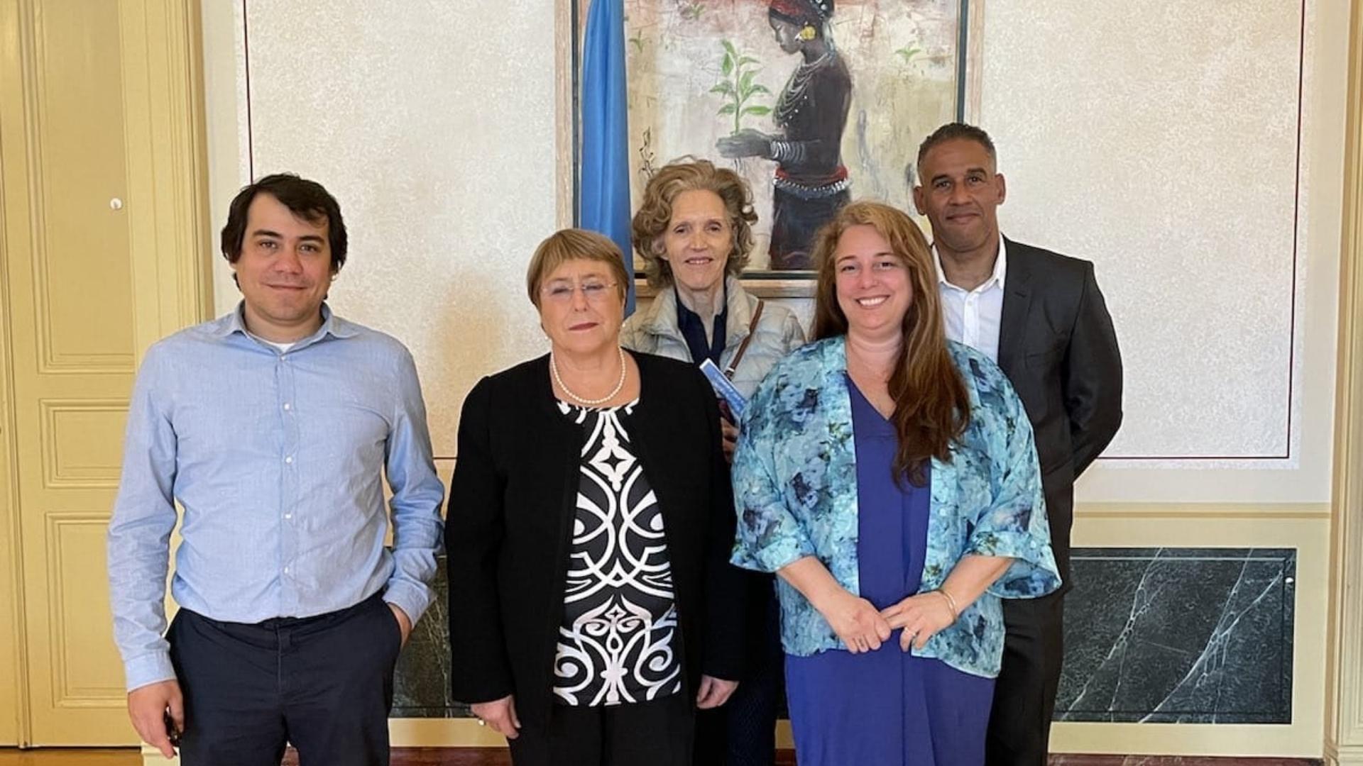 Bachelet con Hamlet Lavastida, Bruguera, Larrinaga y Alain Espinosa. Foto: Cadal