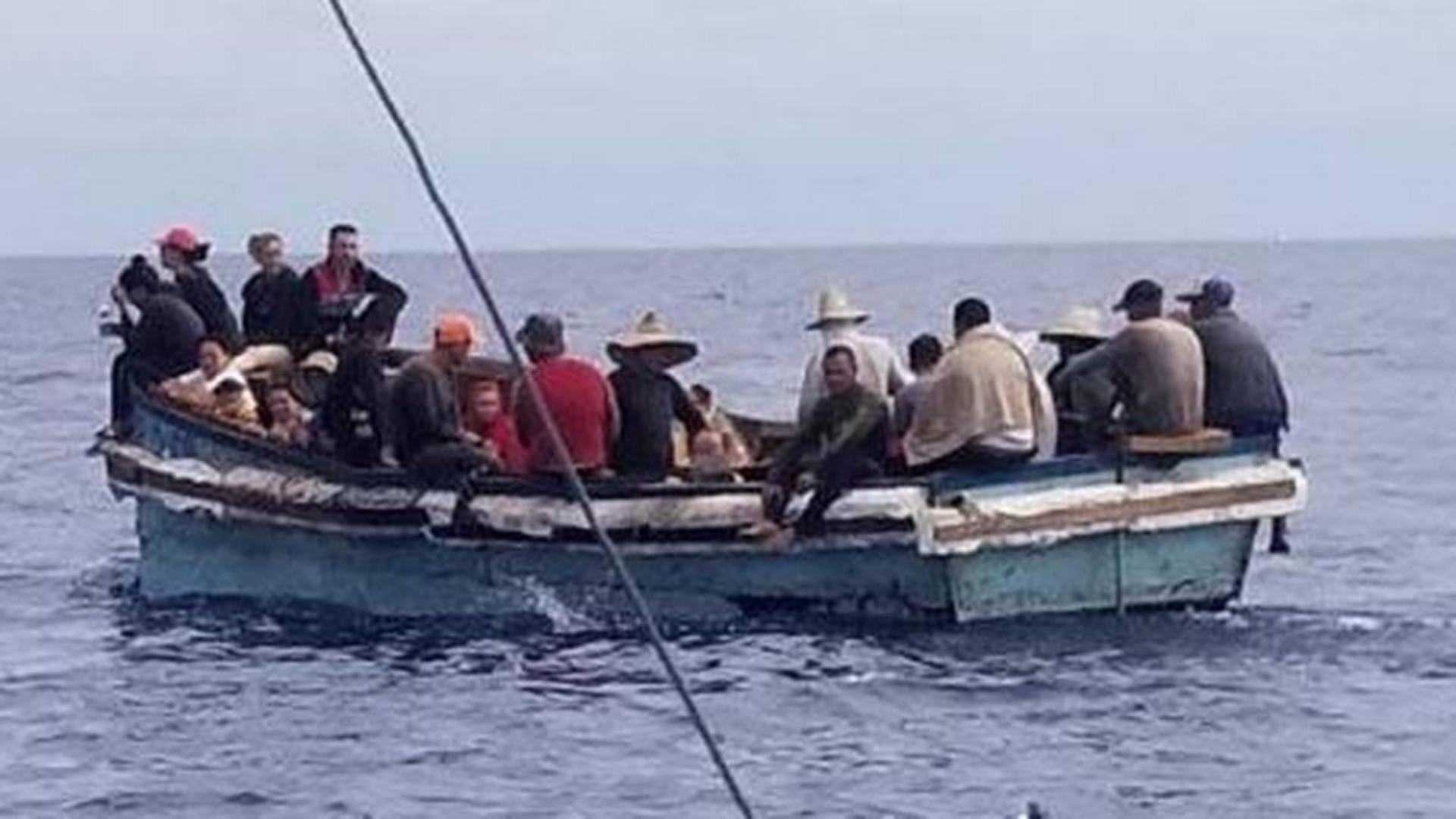 Balseros cubanos rumbo a Estados Unidos. Foto: Guardia Costera