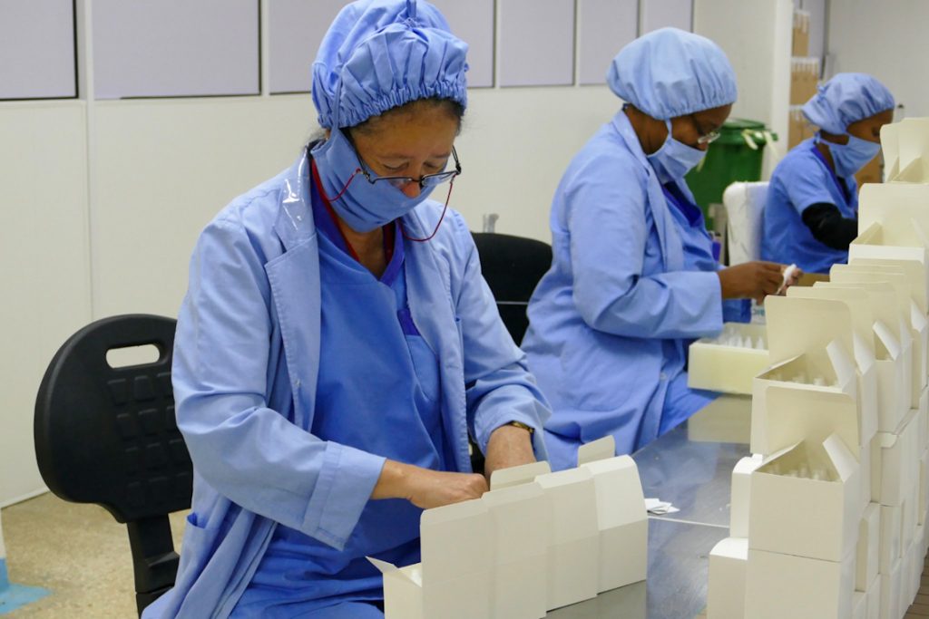 Producción de medicamentos en Cuba