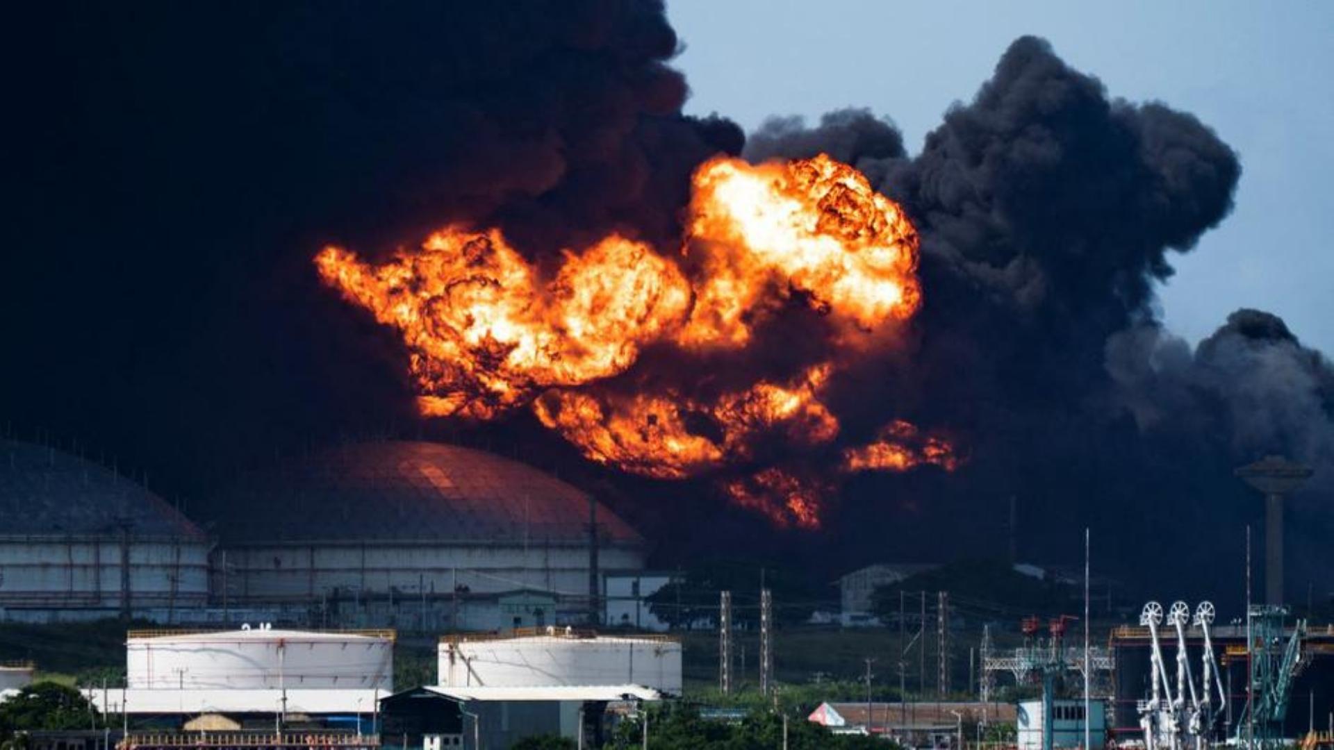 Se incendia cuarto tanque en Matanzas. Foto: Prensa Latina