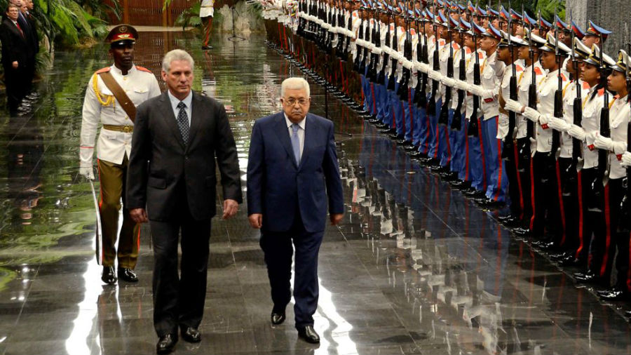 Miguel Díaz-Canel recibe a Mahmud Abbas en el Palacio de la Revolución