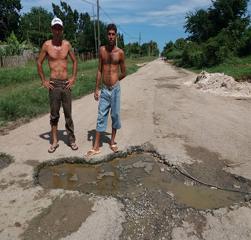 Vecinos en Manzanillo descontentos por el problema de la basura